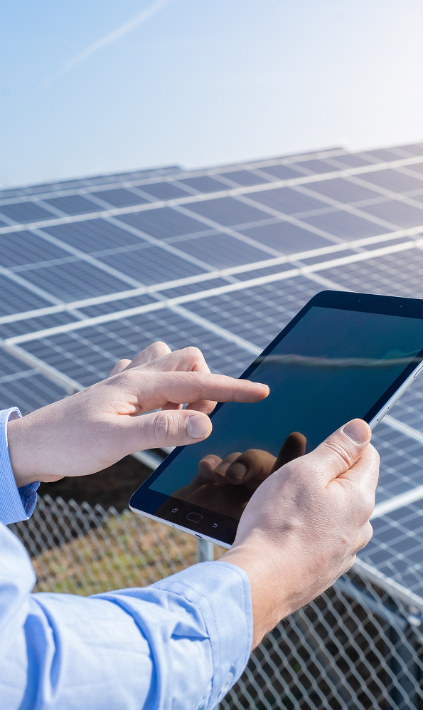 image de parking couvert avec des panneaux solaires